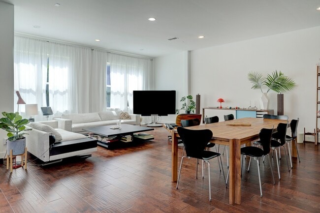 Building Photo - 1402 Eberhard St