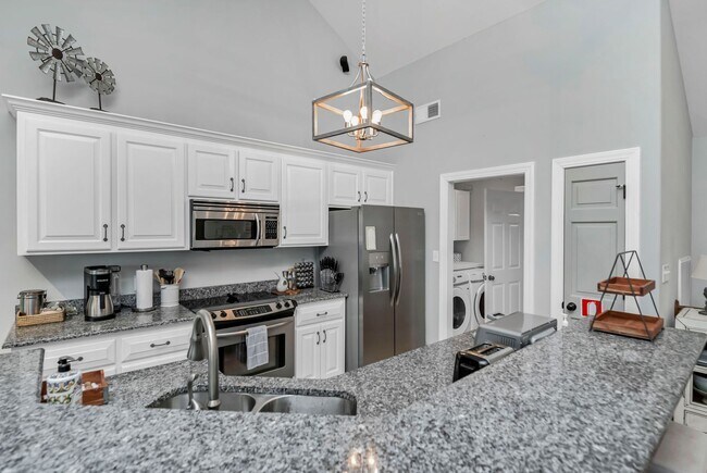 Building Photo - 215 Mariners Pointe Rd