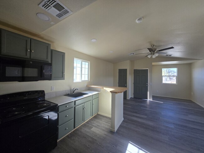 Building Photo - 1484 Tonto Dr