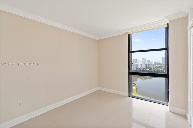 Building Photo - 3675 N Country Club Dr