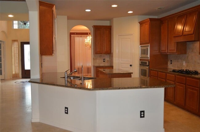 Building Photo - 2218 Longspur Ln