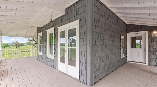Building Photo - 376 Montauk Hwy