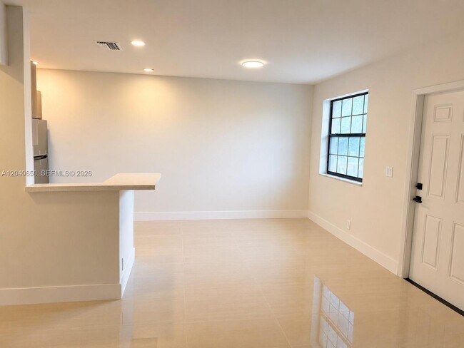 Building Photo - 2830 Coral Springs Dr