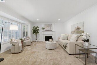 Building Photo - 2402 Royal Oaks Dr