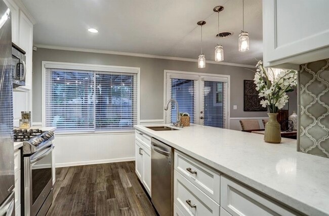 Building Photo - 6022 Woodbrook Ln