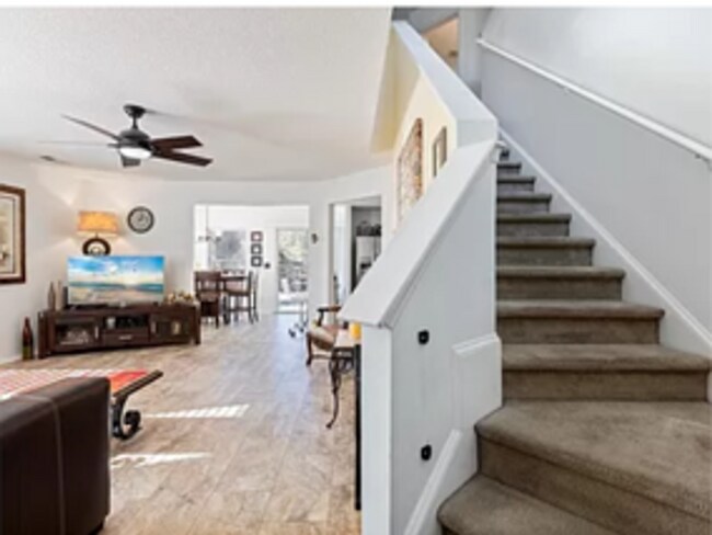 Building Photo - 825 Ashleaf Dr
