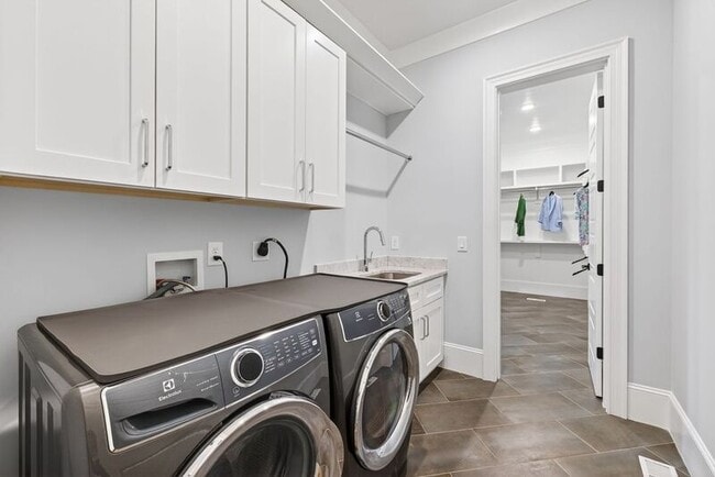 Building Photo - 3419 Edgemont Dr