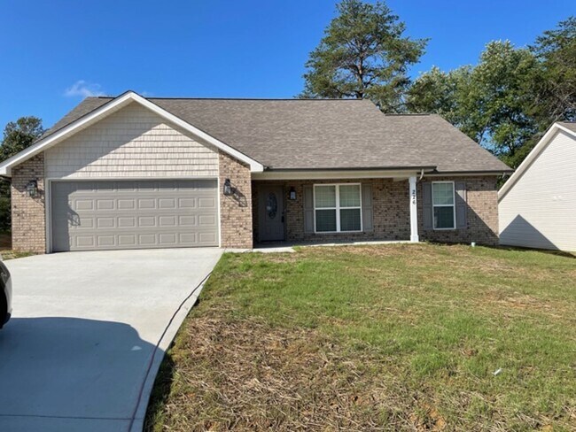 Building Photo - Maryville 37803 - 3 bedroom, 2 bath rancher - Call Ed Johnson (865) 924-5045