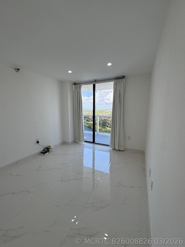 Building Photo - 20515 E Country Club Dr