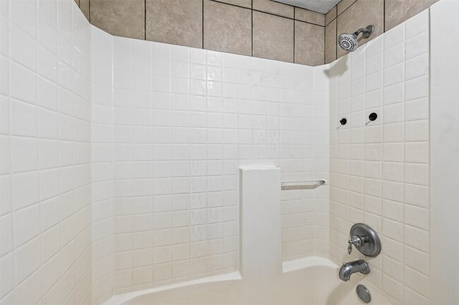 Building Photo - 9629 Sunnywood Dr