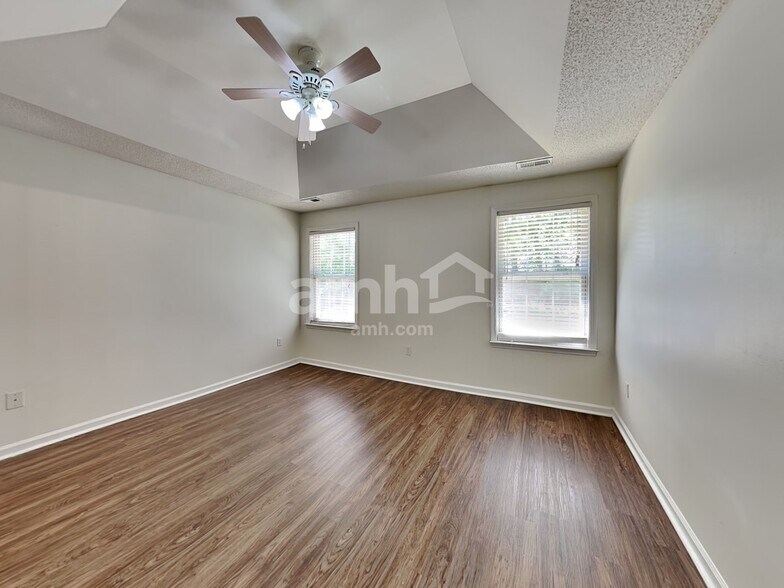 Building Photo - 125 Fairford Dr