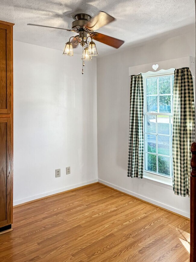 Building Photo - Updated 2-Bedroom Home in Henrico with Pat...