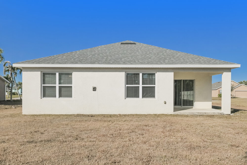 Building Photo - 4413 SW 15th Ave