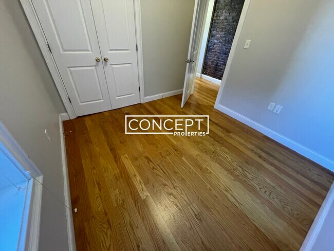 Building Photo - 153 Meridian St