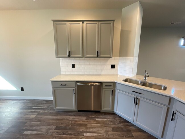 Building Photo - Newly Built 3 Bedroom Home w/ Hardwood Flo...