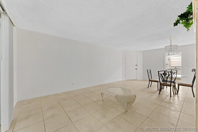 Building Photo - 10821 N Military Trl