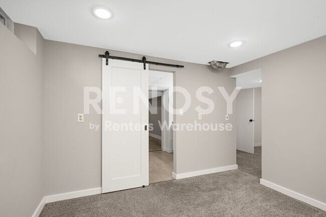 Building Photo - Available July 1st 5 Bedroom 2 Bath Single Family Home in Robbinsdale