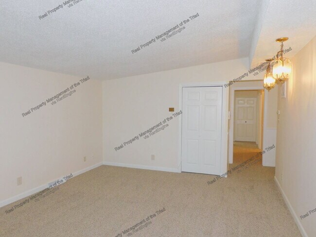 Building Photo - 2209 Revelle Ln