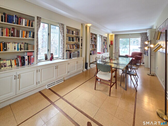 Building Photo - 82 Edgehill Rd