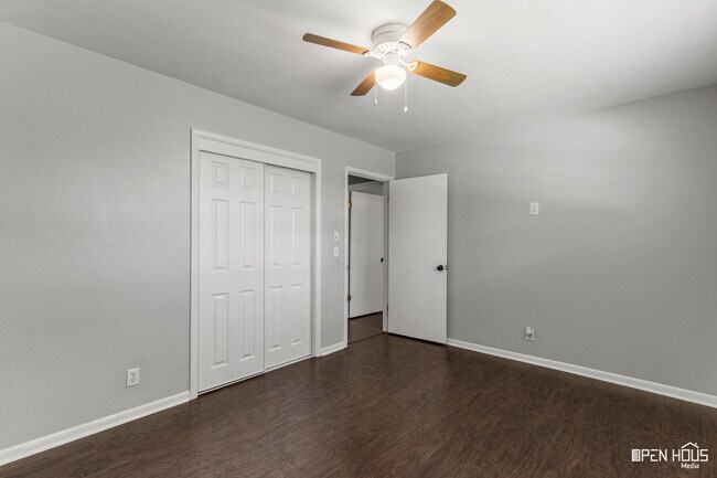 Building Photo - 4805 Big Bend Dr