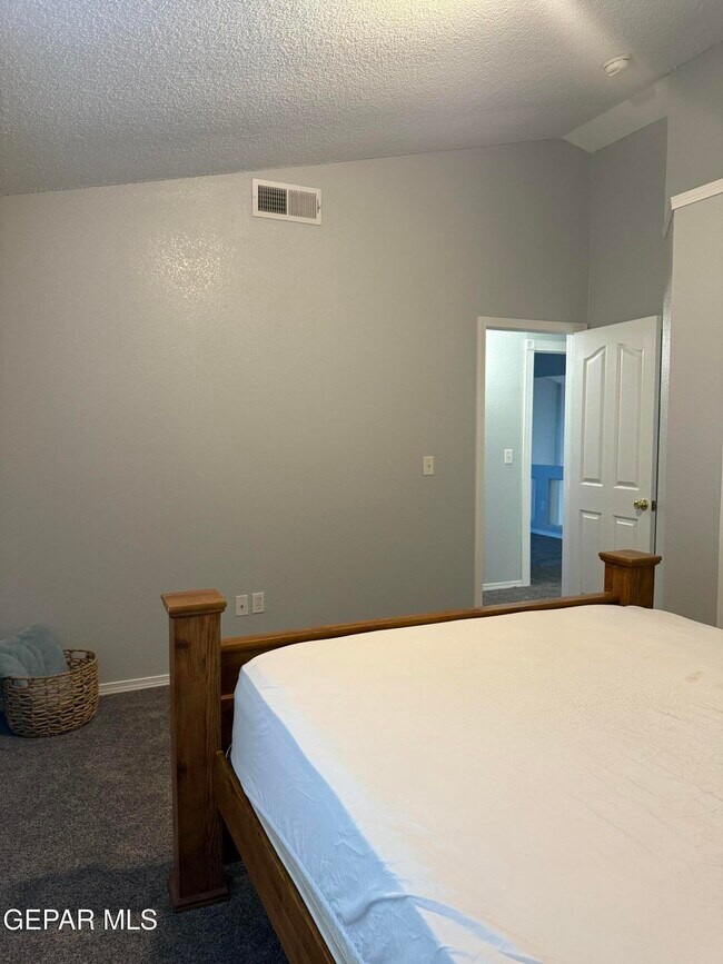 Building Photo - 12253 Holy Springs Ct