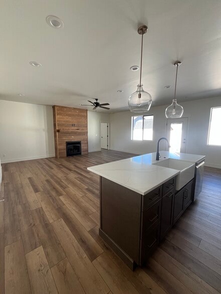 Building Photo - 343 Poppy St