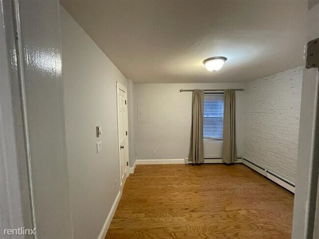 Building Photo - 53 Phillips St
