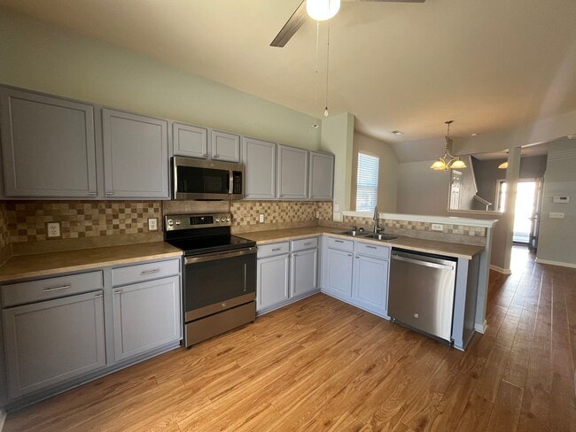 Building Photo - 275 Cameron St