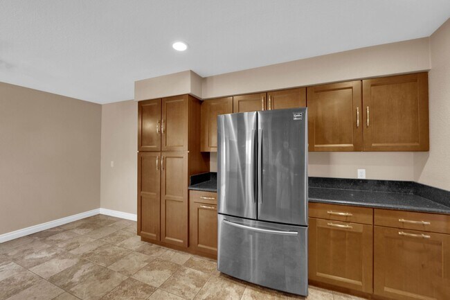 Building Photo - Beautiful 4 bed/ 3 bath POOL Home For Rent