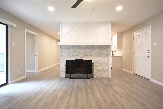 Building Photo - 8600 Fathom Cir