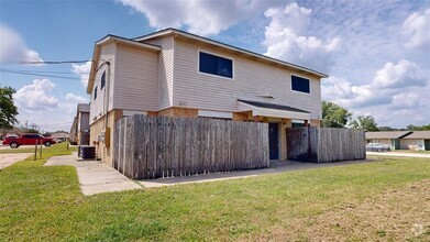 Building Photo - 2803 Longmire Dr