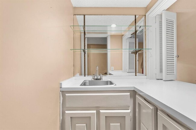 Building Photo - 8301 Greenslope Dr