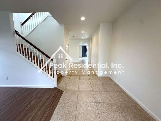 Building Photo - Spacious Marysville 5bd/3ba Home With Loft Area!