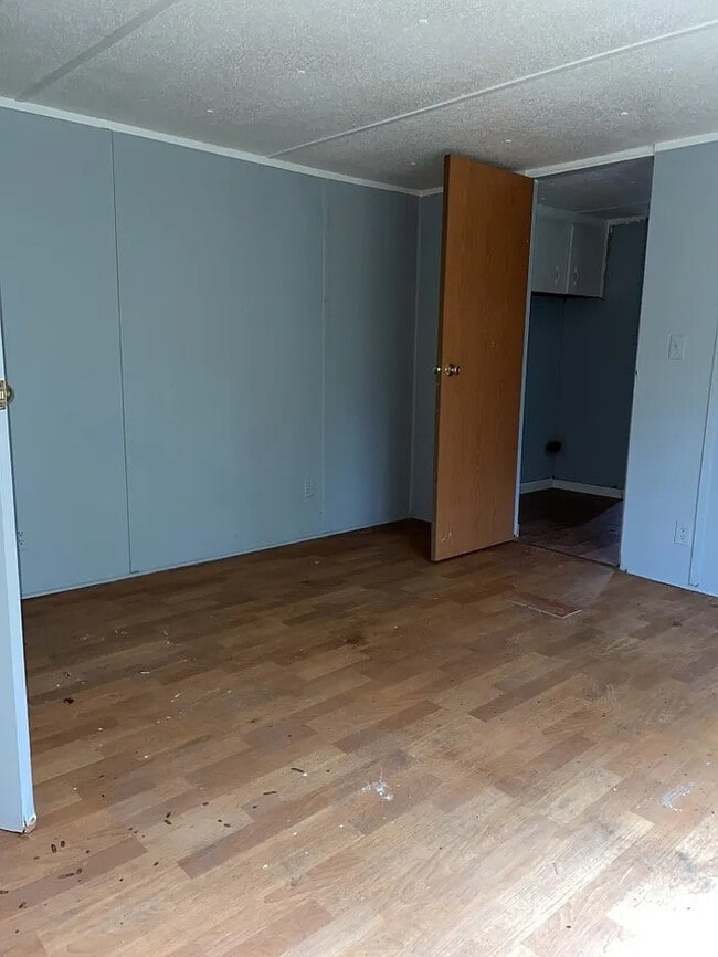 Building Photo - 2 Bedroom 1 Bathroom