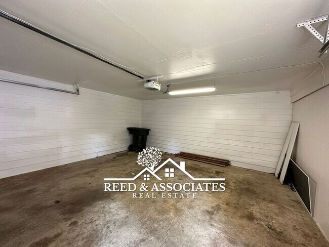 Building Photo - Collierville Townhouse Located on Corner Lot!