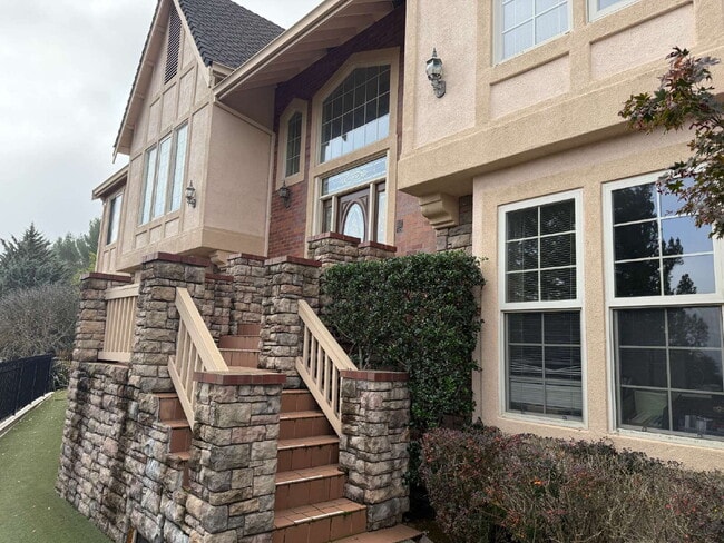 Building Photo - Morgan Hill Foothills Home