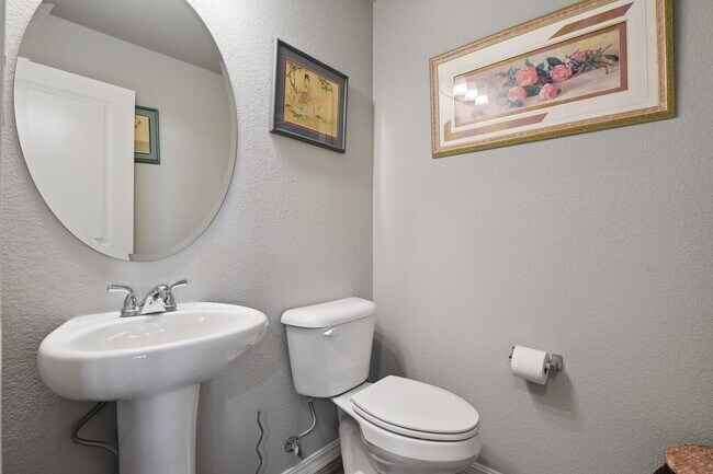 Building Photo - Modern 3-Bedroom Home for Rent in Chapel H...