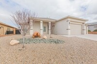 Building Photo - Modern 4 Bed 3 Bath - Pets Allowed!