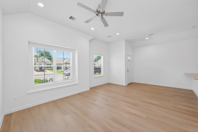 Building Photo - 11864 E Gate Dr