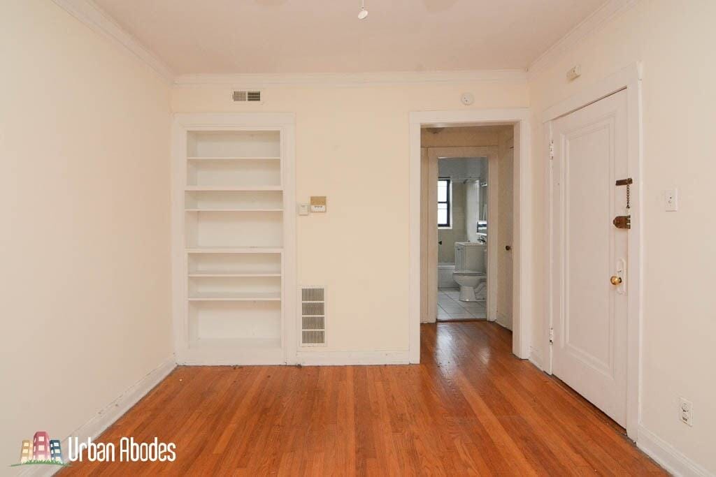 Building Photo - 3009 N Racine Ave