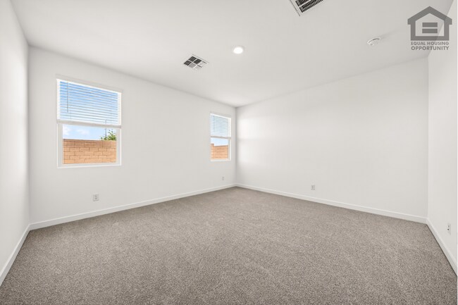 Building Photo - 4Bed/3Bath House at Thomas Rd/99th Ave! Ready for Immediate Move-In! -- Mother-In-Law Suite W/Pri...