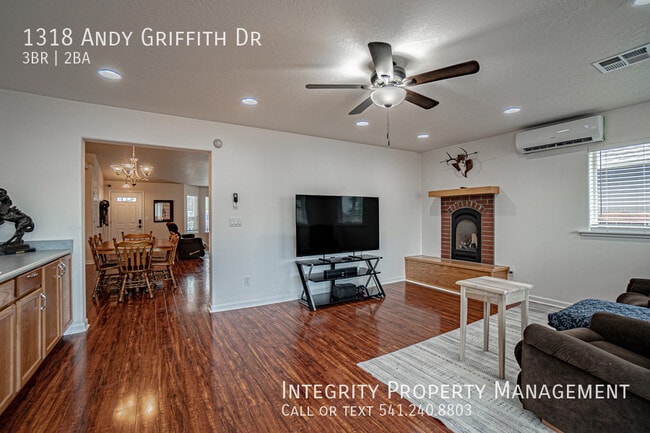 Building Photo - 1318 Andy Griffith Dr