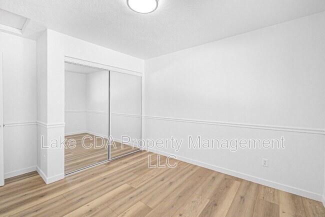 Building Photo - 5147 W Palmwood