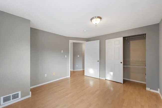 Building Photo - $1,600 - 1 Bed / 1 Bath Gorgeous Condo Unit in University District