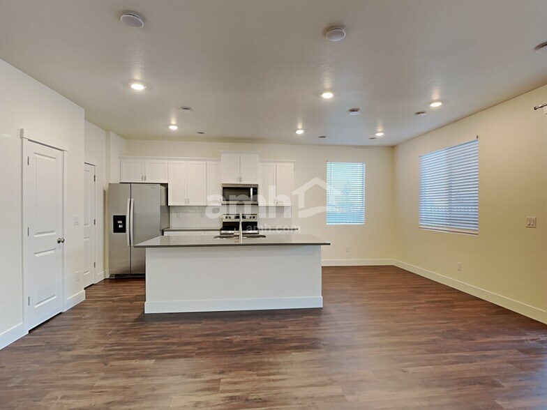 Building Photo - 4031 Bold Stripe Ave