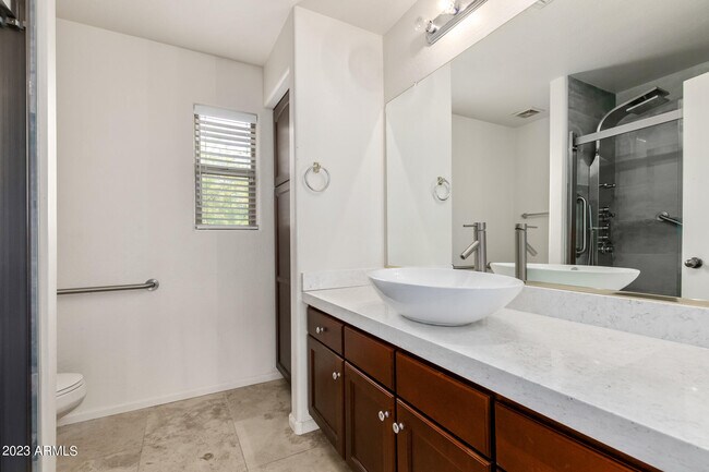 Building Photo - 40747 W Robbins Dr