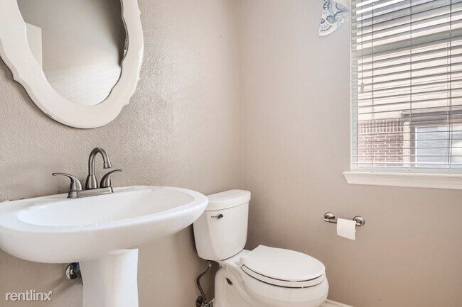 Building Photo - 4 br, 2.5 bath House - 3632 Sumter Glade UNIT