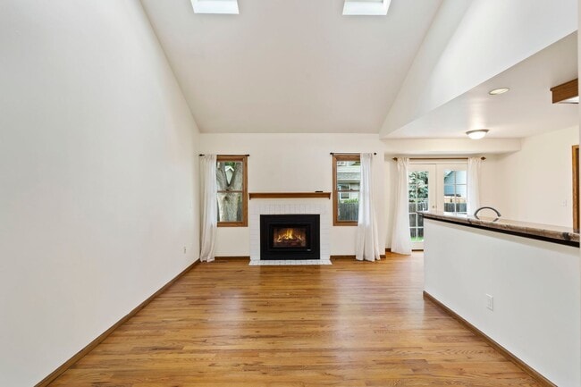 Building Photo - Spacious Home in a Great Location!
