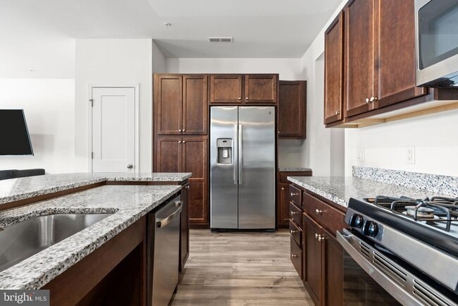 Building Photo - 228 Park Ln