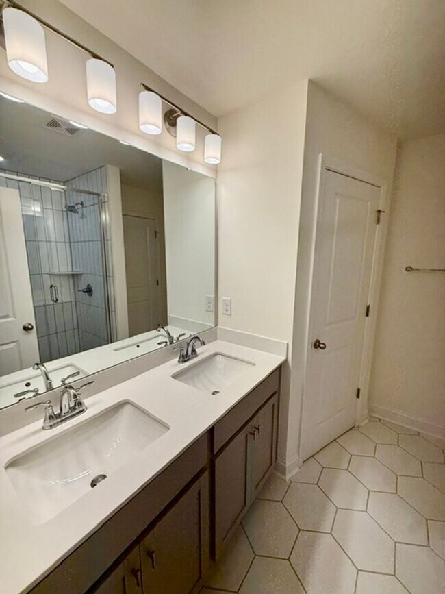 Building Photo - 1526 Cedar Tree Dr
